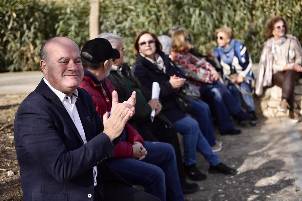 AytoAntequera's tweet photo. 🟢⚪️ El @ceperantequera celebra hoy jueves el Día de #Andalucía, en el Parque Atalaya de #Antequera

El alcalde @manolo_baron participa en esta jornada de convivencia, en la que se ha desarrollado un recital de poesía de autores andaluces

Contigo #HacemosCiudad https://t.co/tG2k83wFkW