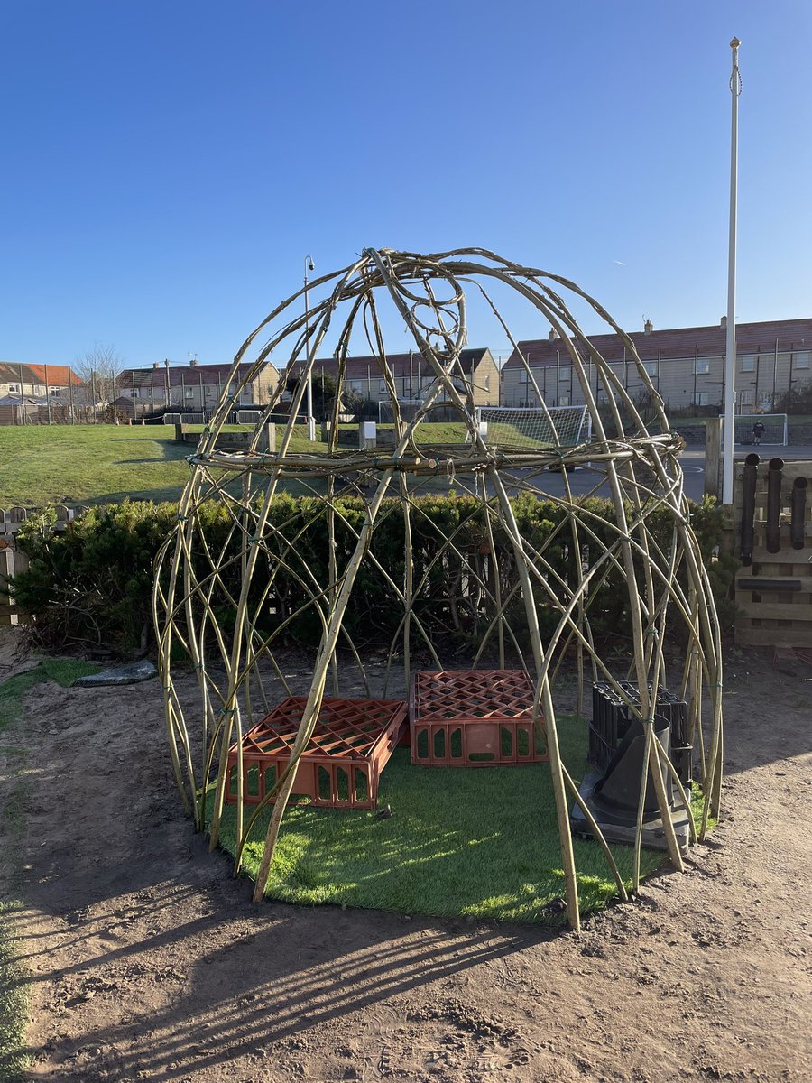 Barassie_EYC's tweet photo. Daniel has built a willow dome. Thank you #ForehillPrimary for the willow from your Eco Garden๐ชด https://t.co/ll5HzPGs1H