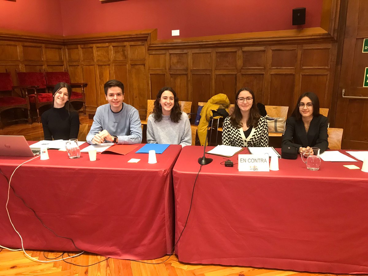 Participem en la #LligadeDebat de la @xarxavives que organitza @futursub. Una competició d’oratòria en què diversos equips d’estudiants de diferents centres docents debaten sobre un tema polèmic i d’actualitat. Ens hem classificat per a la semifinal! Enhorabona, nois i noies!