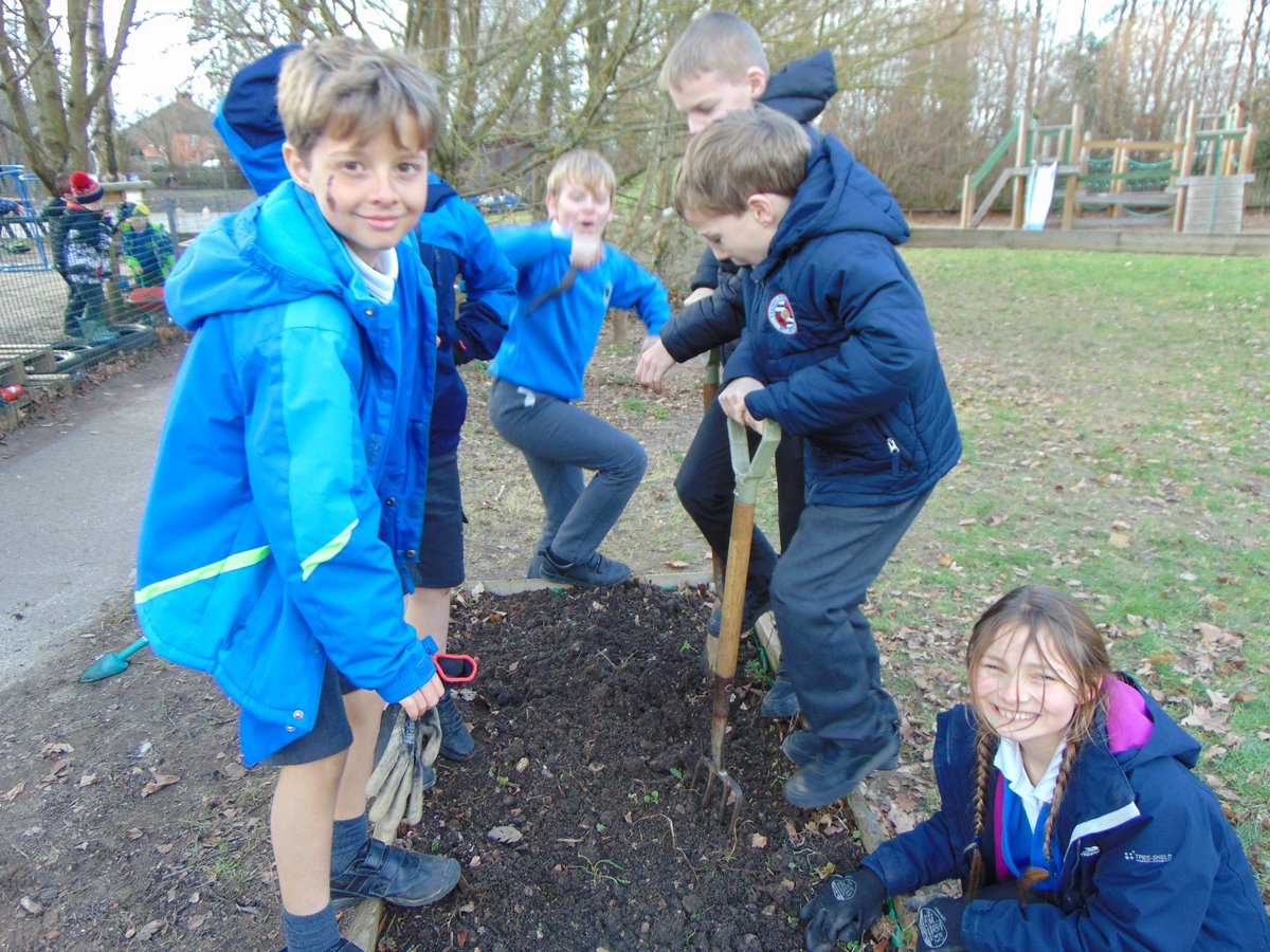 AshfordHillPS's tweet photo. Year 5/6 Hornbeam class have been enjoying the great outdoors doing some Farming, Sowing and Seeding! #youngfarmers #outsidelearning #primaryschool #havingfunlearning https://t.co/INHjdcV0wI