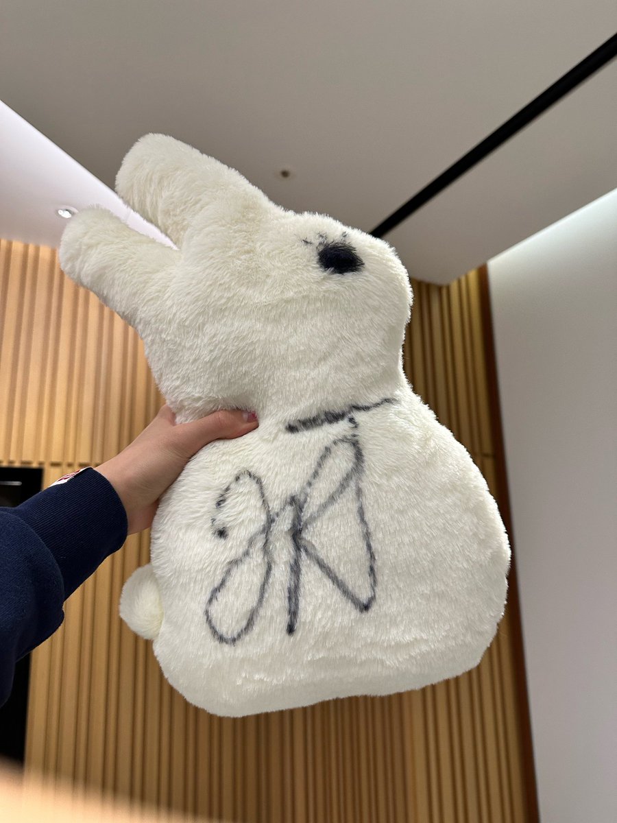 FppQLuiaEAEiqiq?format=jpg&name=medium