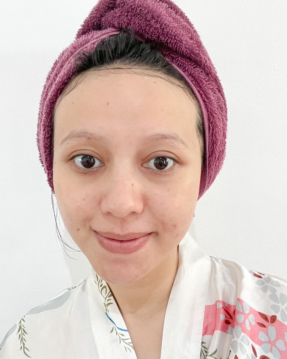 NadiaChandraDA's tweet photo. @senjatanuklir Agree !! Apalagi rutinitas keseharianku suka ngonten &amp; pake makeup jd kudu sering bersihin muka. Ini aku abis me time jg peeling wajah, dan hasilnya muka aku sekotor itu dong 😅  happy deh malam jumat  bebas  daki, muka jd tambah bersih &amp; cerah makin pede deh ngonten besok yey ✨ https://t.co/RH8KSgCA0l