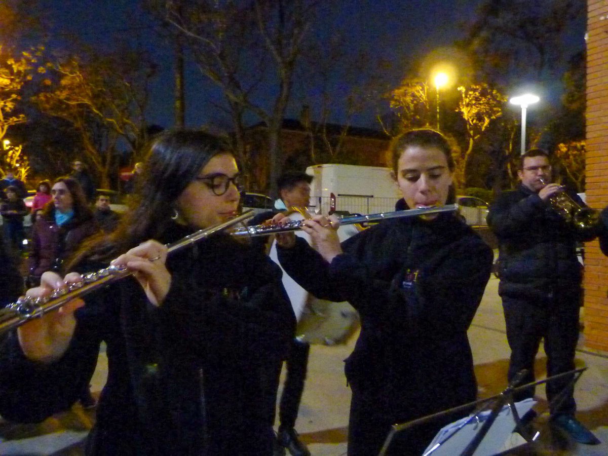 amcv1999's tweet photo. Ahir vam actuar a l’enterrament de la sardina🎷🎺🥁 i va ser tot un espectacle!!! 🔥⚰️🔥⚰️ 
Gràcies a tots els que vau venir a veure’ns🎊🎊🎊
#amcv #cerdanyoladelvalles #carnestoltes https://t.co/yN5rCJyv0A