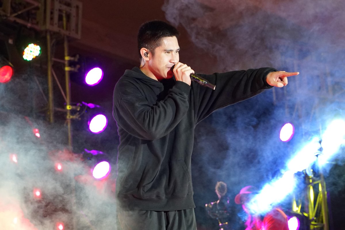 tugatogph's tweet photo. Isa na namang tuktok ang ating naabot kasama ang ALAMAT at Jonn Walter! 🌄🌺

Salamat sa pagsama sa mabulaklak na celebration ng musikang Pinoy nitong Coke Studio x Tugatog: Panagbenga Festival 2023! 👋

#CokeStudioPH
#CokeStudioxPanagbenga
#CokeStudiowithALAMAT
#tugatogPH https://t.co/x163ZvnSQU