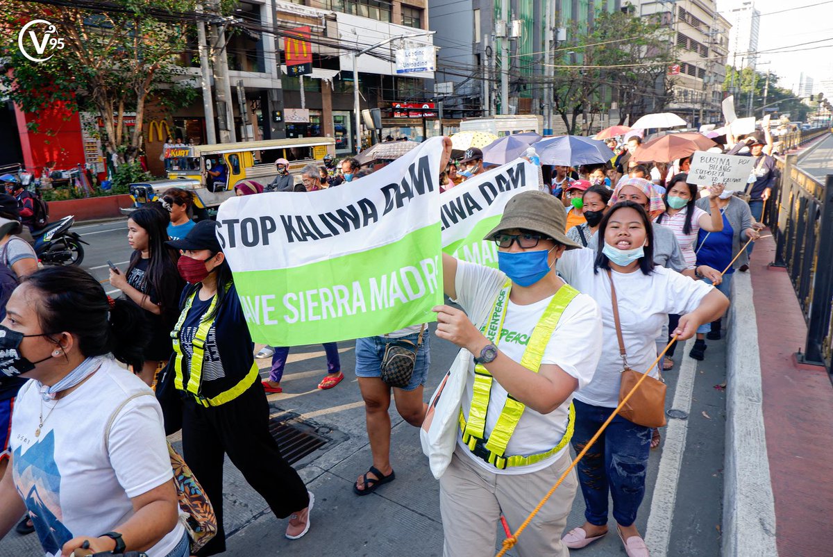 varsitarianust's tweet photo. LOOK: 300 Indigenous Peoples  (IPs) of the Dumagat-Remontado tribes pass along España Boulevard to protest against the Kaliwa Dam construction at the Malacañang Palace on Thursday, Feb. 23. https://t.co/G4HQZMPvCT