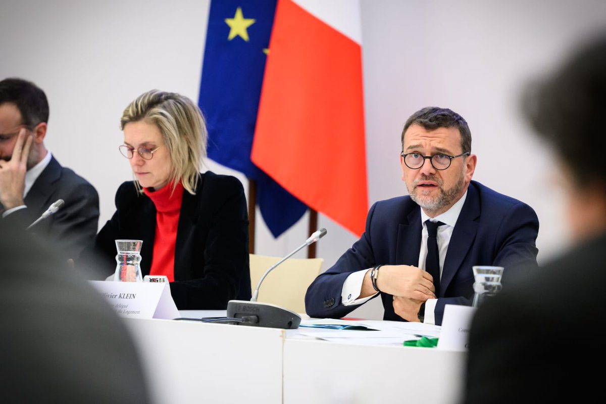 OlivierKlein93's tweet photo. 🌱 Plan #Sobriété, acte 2️⃣ !

Avec @AgnesRunacher, nous avons réuni les acteurs du #logement afin de poursuivre notre effort collectif en faveur de l’environnement, tout en protégeant les plus fragiles.

✅ Informer, accompagner et protéger : nos priorités ! https://t.co/LXZEjjyMri