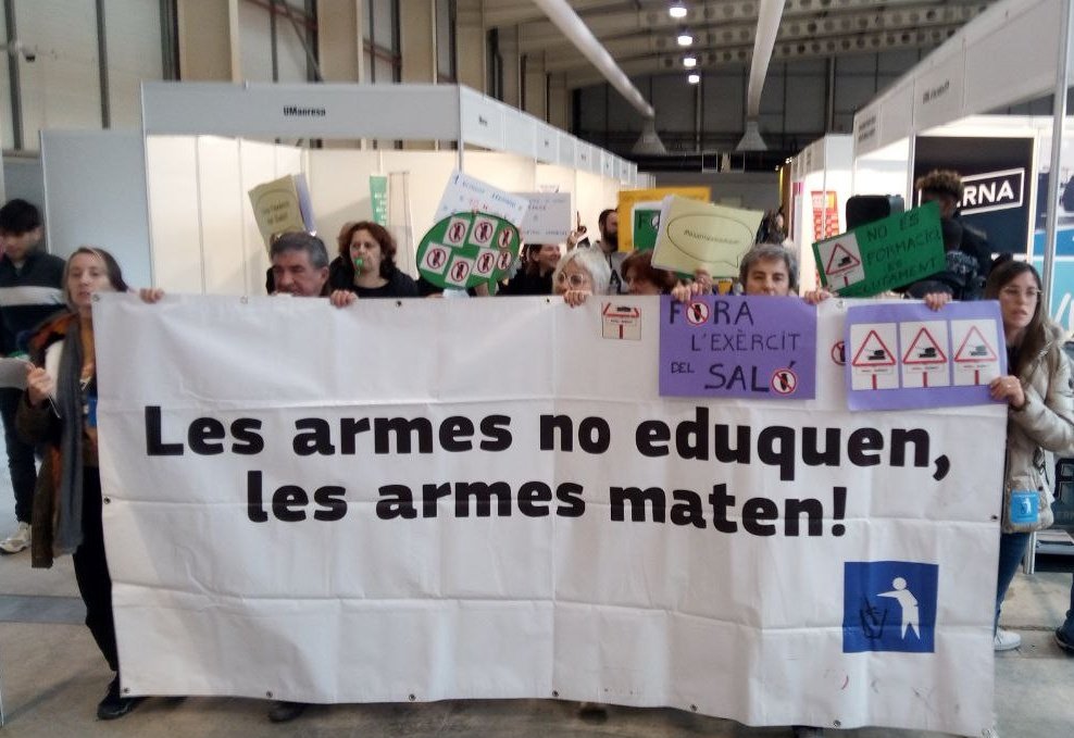 Un any més, a la Fira Formaocupa de #Lleida compta amb la participació de l'Exèrcit espanyol. Contradient la moció del <a href="/parlamentcat/">Parlament de Catalunya</a> 55/XI del 2016!

Les armes no eduquen!
PROU reclutament encobert!!!

Com sempre, amb la permissivitat del <a href="/govern/">Govern de Catalunya</a> i la protecció d'<a href="/interiorcat/">Interior i Seguretat Pública</a>!