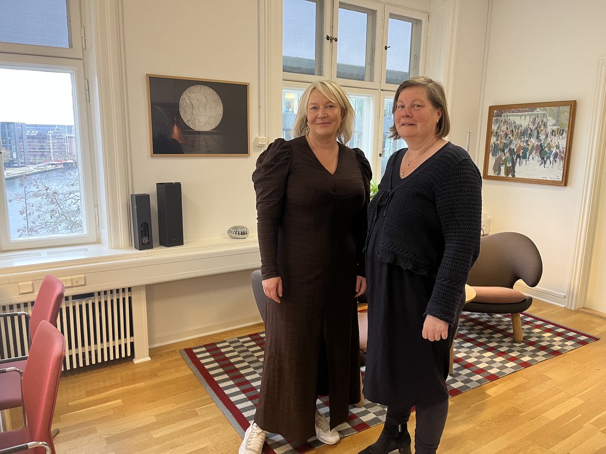 LisbethLintz's tweet image. Tak til @ChristinaEgelun for at starte dagen med et godt møde.
Vi talte om, at fleksibilitet i uddannelse ikke må blive på bekostning af kvalitet, om rammerne for videre- og efteruddannelse, samt prioritering af fri forskning.
Ser frem til fortsat dialog
#uddpol #dkforsk #dkpol