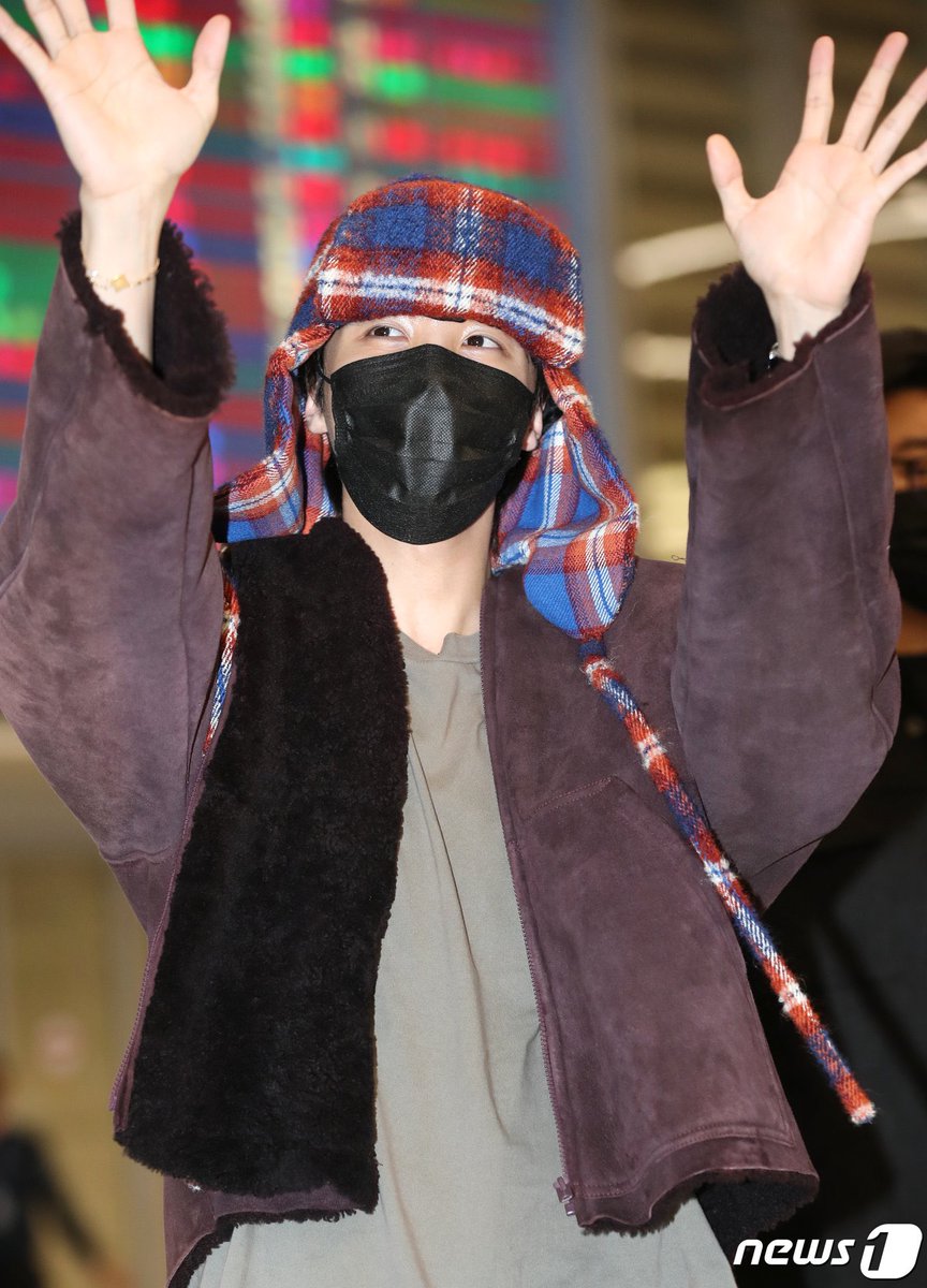 BIGHIT_INFO's tweet photo. J-hope arrived Korea~ https://t.co/oCGEBICTfw