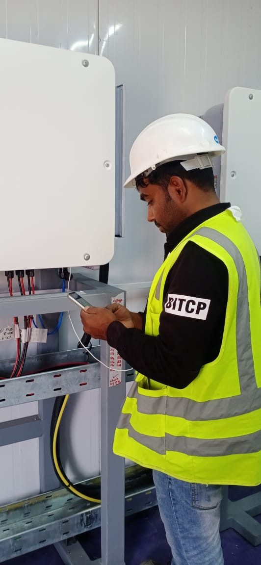 AliTheTechnical's tweet photo. Alhumdulillah 100kw grid tied inverter commissioning done ✔️
#solarenergy #gridinverter #RenewableEnergy https://t.co/VxeDzl6ur3