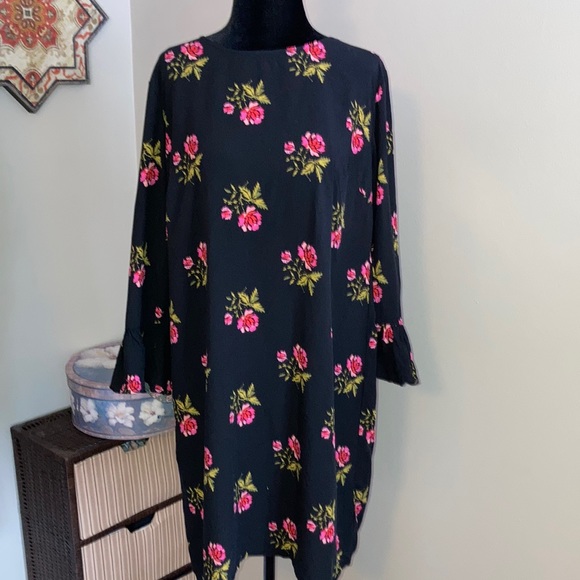 NYTOUK's tweet photo. So good I had to share! Check out all the items I'm loving on @Poshmarkapp #poshmark #fashion #style #shopmycloset #forever21 #oldnavy: https://t.co/yo5GUaBIB4 https://t.co/xWuquWySh6
