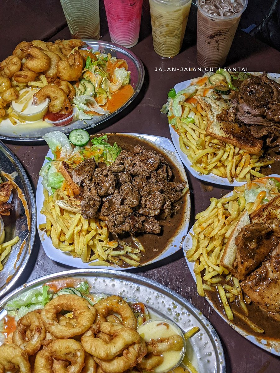 MalaysianFoods's tweet photo. Tempat makan Selambak Western penuh satu pinggan hanya RM 27 sahaja dekat Petaling Jaya!

Memang dekat PJ ni syurga makanan tau! Tahu kan ada satu port dengan selambak western!  Portion dekat sini boleh makan sampai 2 orang😋

📍Garden Western grill Petaling Jaya https://t.co/s8h9fEXt9e