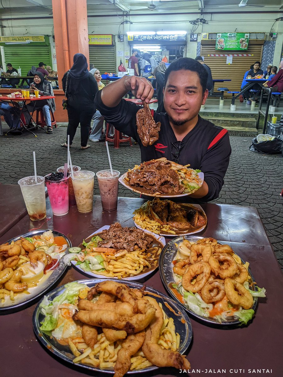 MalaysianFoods's tweet photo. Tempat makan Selambak Western penuh satu pinggan hanya RM 27 sahaja dekat Petaling Jaya!

Memang dekat PJ ni syurga makanan tau! Tahu kan ada satu port dengan selambak western!  Portion dekat sini boleh makan sampai 2 orang😋

📍Garden Western grill Petaling Jaya https://t.co/s8h9fEXt9e