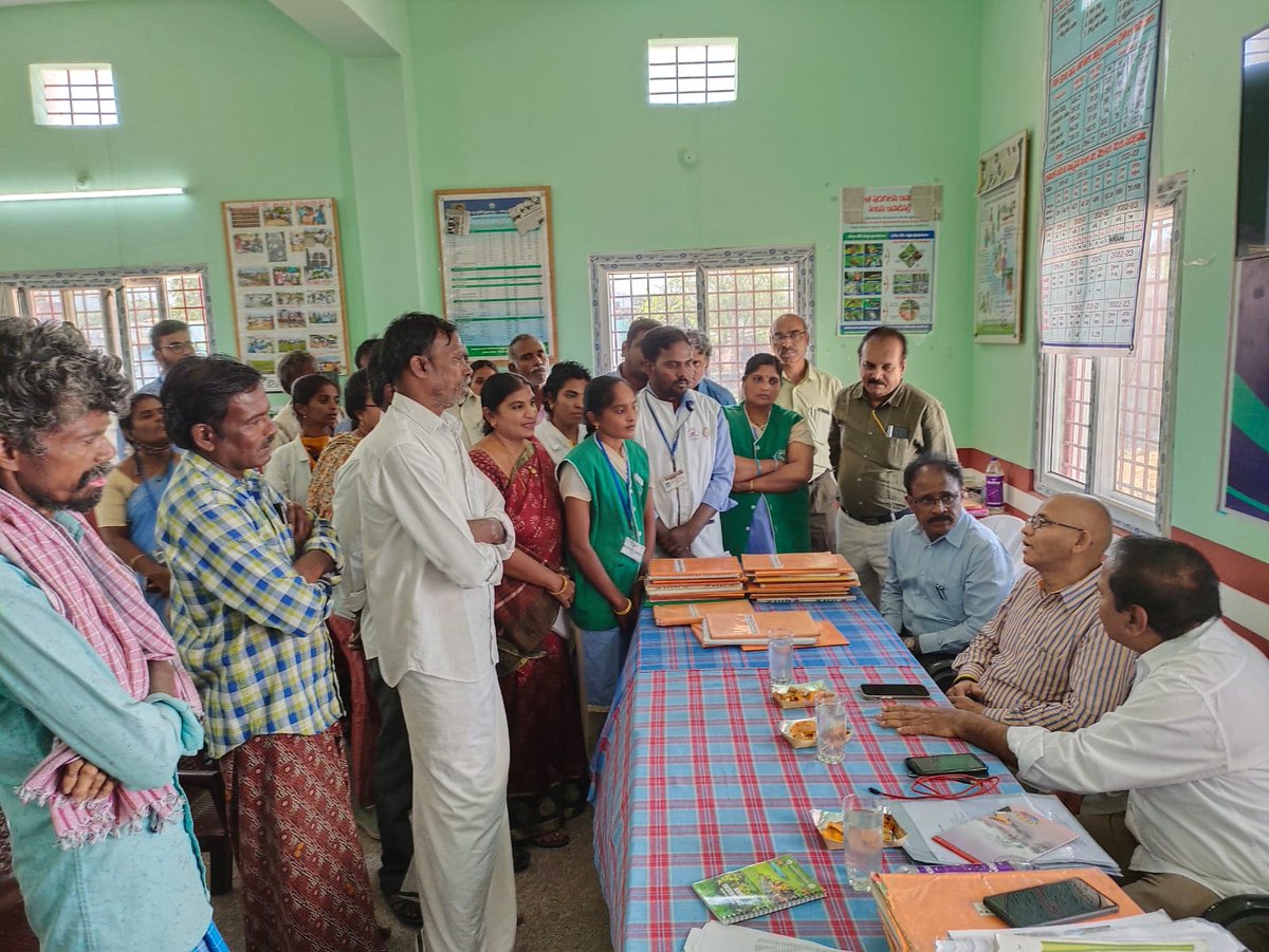 ap_agriculture's tweet photo. Today Sri Gopala Krishna Dwivedi, IAS Chief Commissioner RBK and Principal Secretary (A&amp;C) has visited to Bheemunicheruvu RBK of Narayanavanam Mandal, Puttur subdivision of Tirupati Dist and interacted with farmers and RBK staff. https://t.co/QfUCifRWKU