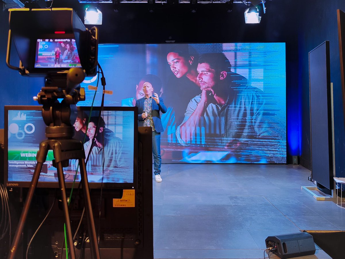 informasistemi's tweet photo. 🟥Anche una classica #lezione può diventare molto divertente...Basta renderla #virtuale utilizzando una #regia #streaming, dei #contenuti #digitali e soprattutto il nostro #showroom contornato da un #maxiled.
#Informasistemi #Roma https://t.co/NgrGPLDGZL