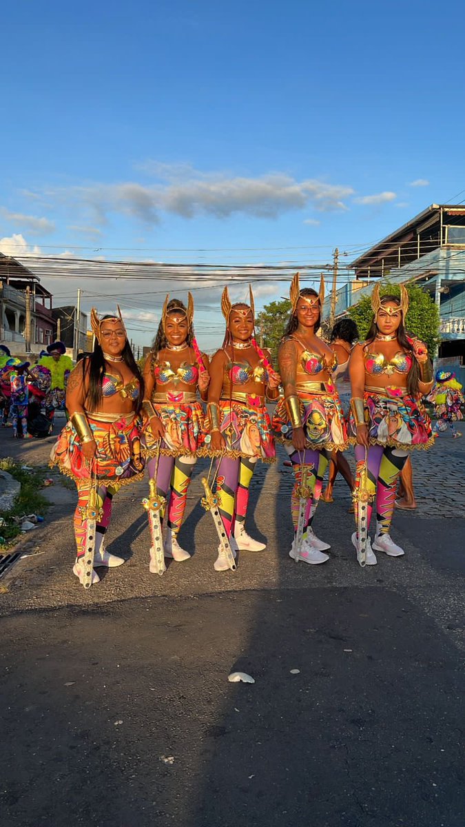 BateboletesRj's tweet photo. 🎊🎭      REGISTRO DO CARNAVAL 2023.   🎊🎭    

Turma AS DANADAS, fantasia tá um luxo. Parabéns meninas, arrasaram👏🏽👏🏽 
#ÉCARNAVAL #OBLOCOÉRUA #PAZNOCARNAVAL https://t.co/mbE8ZiiQ9r