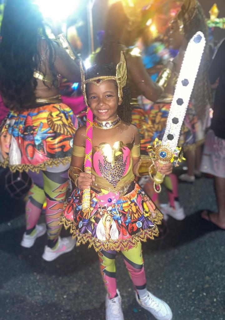 BateboletesRj's tweet photo. 🎊🎭      REGISTRO DO CARNAVAL 2023.   🎊🎭    

Turma AS DANADAS, fantasia tá um luxo. Parabéns meninas, arrasaram👏🏽👏🏽 
#ÉCARNAVAL #OBLOCOÉRUA #PAZNOCARNAVAL https://t.co/mbE8ZiiQ9r