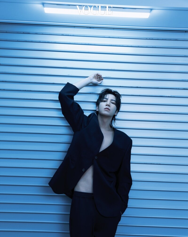 "시소의 무게를 조절하는 데 5년이 걸렸어요." 

연기, 노래, 진행 능력까지 멀티가 가능한 연예인, 어느 한쪽도 무딘 구석이 없는 장근석을 만났습니다. 

▶️ vogue.co.kr/?ddw=138713