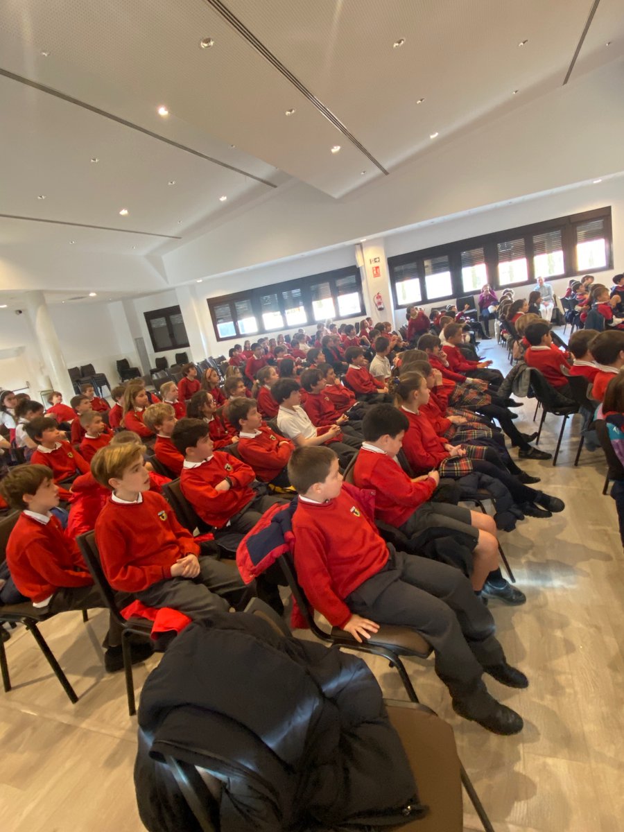 ElValle_II's tweet photo. Entretenida sesión de animación a la lectura de la mano de @Edelvives 📖🎭
#animaciónalalectura #eduaciónprimaria #nosgustaleer #sanchinarro #proyectolector #proyectoalejandría #proyectoeducativo #elvalle #colegiodemadrid #eduación https://t.co/LQETpBeGrk