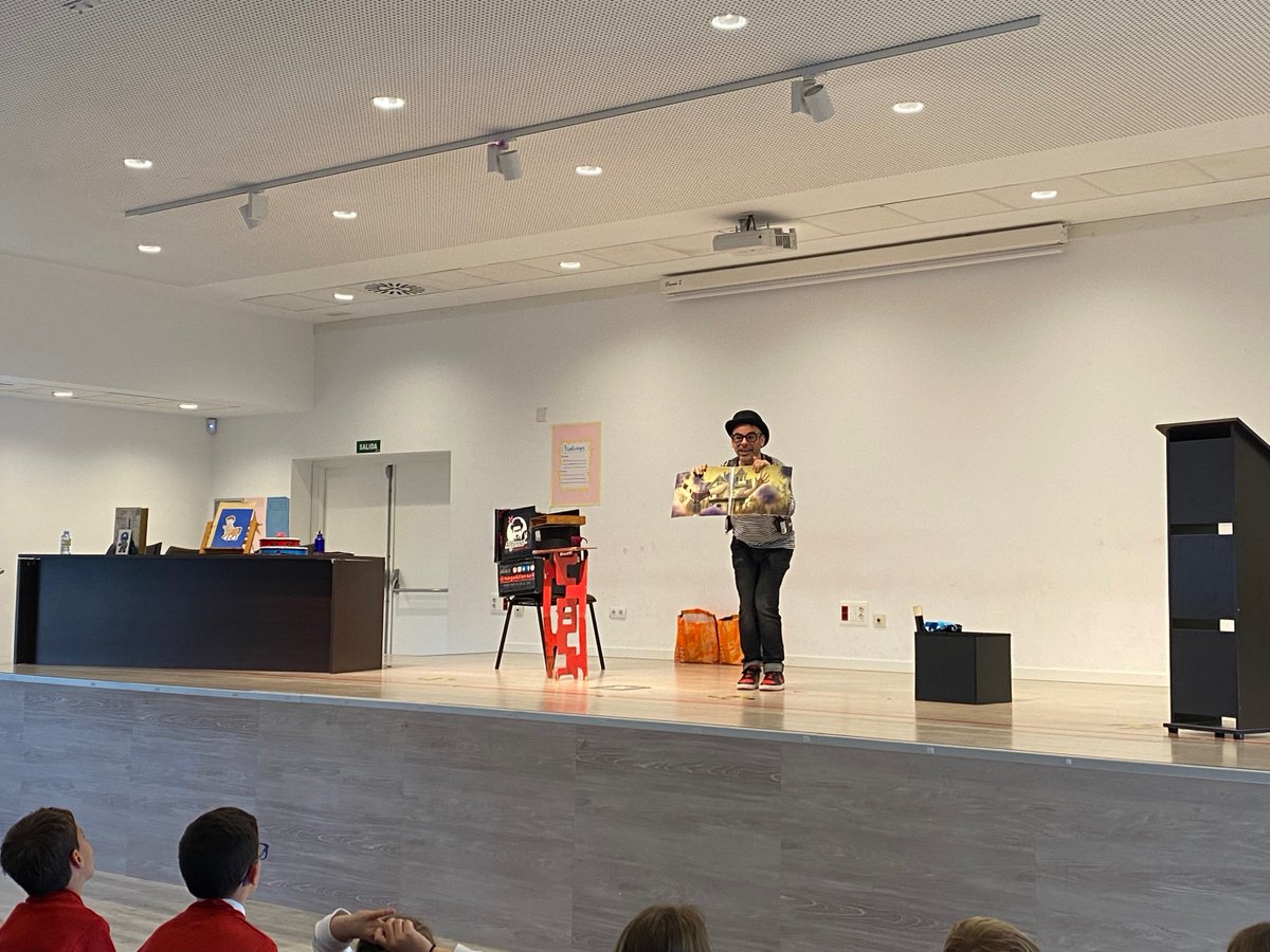 ElValle_II's tweet photo. Entretenida sesión de animación a la lectura de la mano de @Edelvives 📖🎭
#animaciónalalectura #eduaciónprimaria #nosgustaleer #sanchinarro #proyectolector #proyectoalejandría #proyectoeducativo #elvalle #colegiodemadrid #eduación https://t.co/LQETpBeGrk
