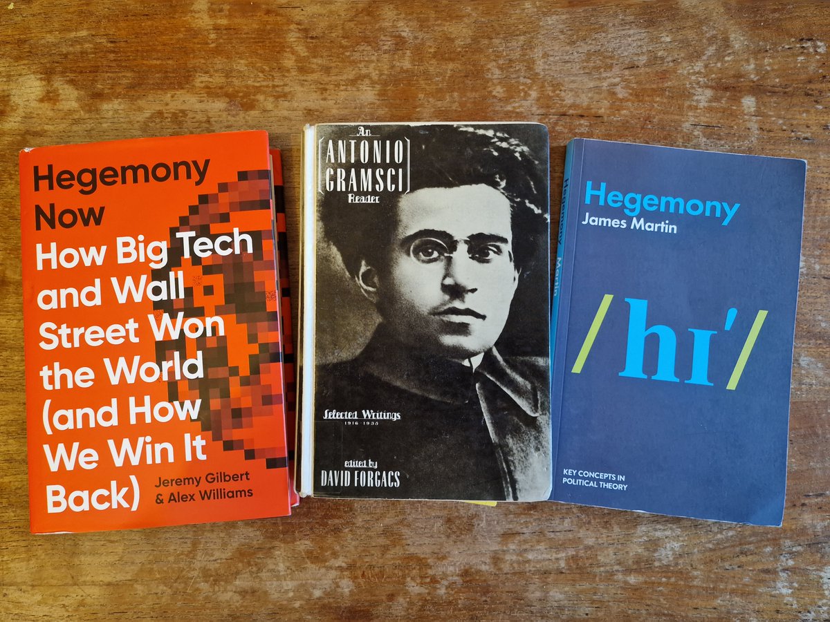 Further reading: Gramsci (not on Twitter 🙄), plus two recent books - <a href="/jemgilbert/">Jeremy Gilbert</a> &amp; <a href="/lemonbloodycola/">Alex Williams</a> ‘s Hegemony Now, and Hegemony by James Martin. Full references: tinyurl.com/keywordheg (3/4)