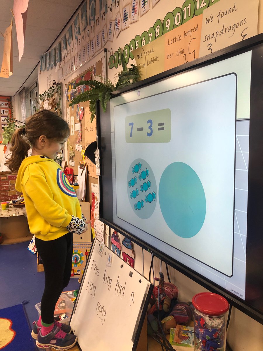 Bubble class have been doing a great job this morning, taking it in turns to answer subtraction problems on the interactive whiteboard. #EYFS #Maths