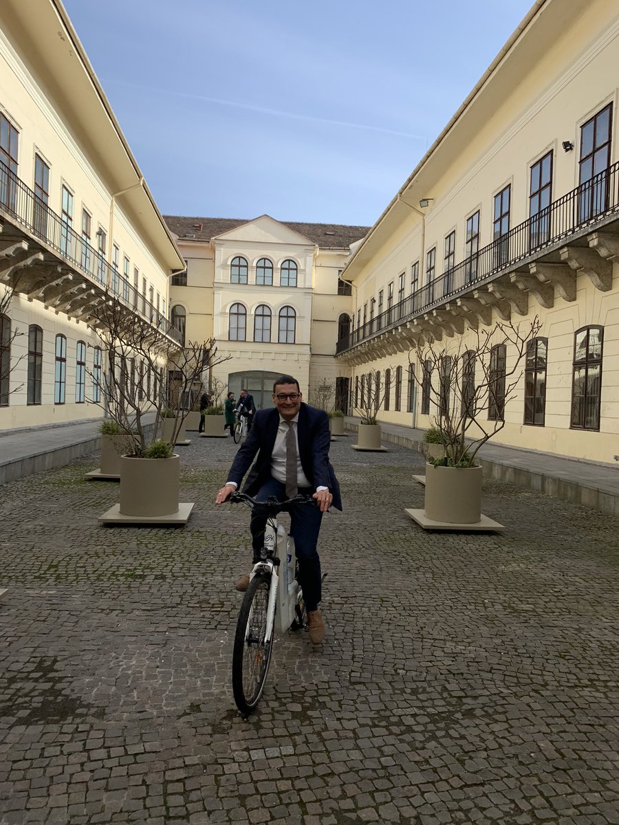 Bart Biebuyck 🇪🇺 (@bartbiebuyck) on Twitter photo Hydrogen bikes are used in Košice to brig hydrogen closer to the people and prepare for a local hydrogen economy, nice! @PragmaFuelCells <a href="/CleanHydrogenEU/">Clean Hydrogen Partnership</a> <a href="/VisitKosice/">Visit Kosice</a> Hydrogen bikes are used in Košice to brig hydrogen closer to the people and prepare for a local hydrogen economy, nice! @PragmaFuelCells <a href="/CleanHydrogenEU/">Clean Hydrogen Partnership</a> <a href="/VisitKosice/">Visit Kosice</a>