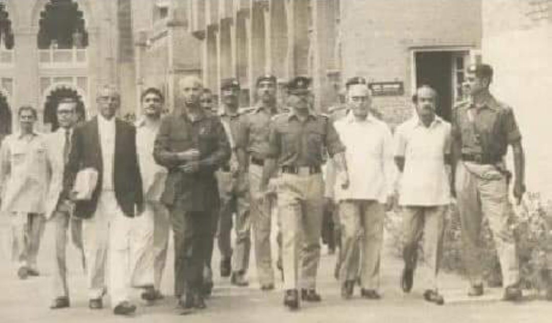 My beloved leader besides knowing the consequences of jail,he used to come like this👌♥️Aur Youthio ka leader Uturn Khan starts his campaign by getting bail from jail &amp; want to send innocent people to jail,Shame on him
<a href="/BBhuttoZardari/">Bilawal Bhutto Zardari</a> <a href="/MaryamNSharif/">Maryam Nawaz Sharif</a> <a href="/Marriyum_A/">Marriyum Aurangzeb</a> <a href="/RubinakhalidPPP/">Senator Rubina khalid</a>