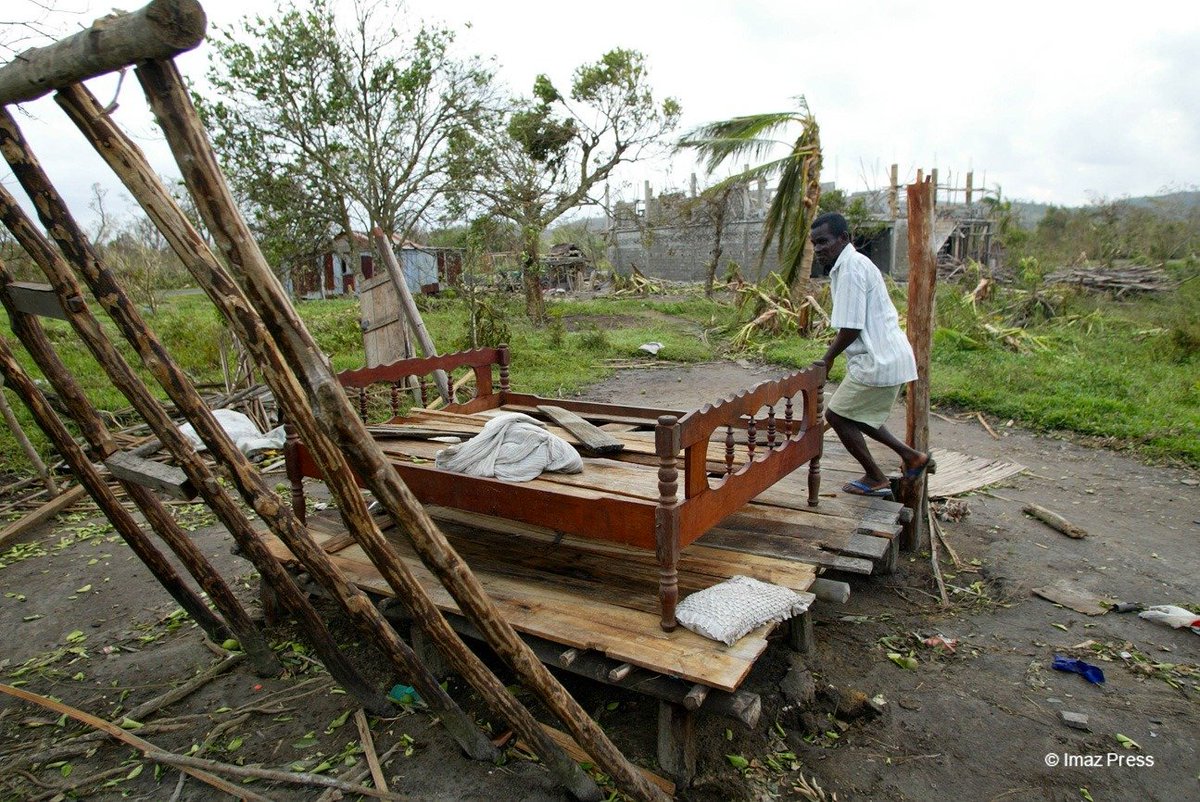 AfricaSecondes's tweet photo. #Madagascar : Le cyclone Freddy a touché le pays, Au moins quatre personne ont été tuées, selon le dernier bilan du Bureau national de gestion des risques et des catastrophes (BNGRC).
#Afrique #Actualités #45second #mada #Madagasikara #infrastructures #cyclone #victime #BNGRC https://t.co/xJFMUmy4tZ