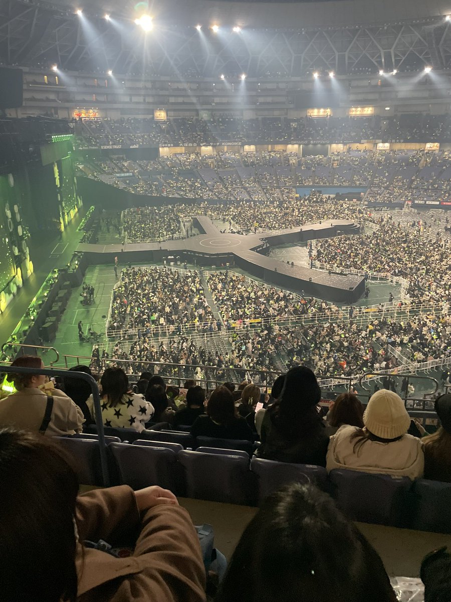 k_pop__xx's tweet photo. 京セラ 座席 参考までに！
スキズも京セラあるみたいなので、先週のドリショの座席も追加しておきます！！！

【ステージサイド席】
10ゲート スタンド3塁上段 60通路 8列 431番

ステサイで若干心配してたけど、メインステージも思ってたより見えたし何より見渡しがいいので充分に楽しめました😿🤍 https://t.co/cxbm7GdgkI