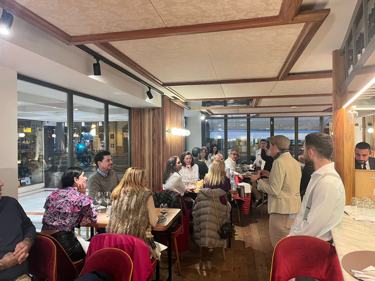 HRMANOLOMAYO's tweet photo. Éxito rotundo de la cena maridada que celebramos anoche en #MayoSevilla de la mano de Bodegas @ColoniasGaleon. Muchísimas gracias a todos los asistentes y en especial a Mª Ángeles Pérez, sumiller y directora de la bodega, por la magnífica presentación de los vinos 🍷✨ https://t.co/suAI4jKb4J