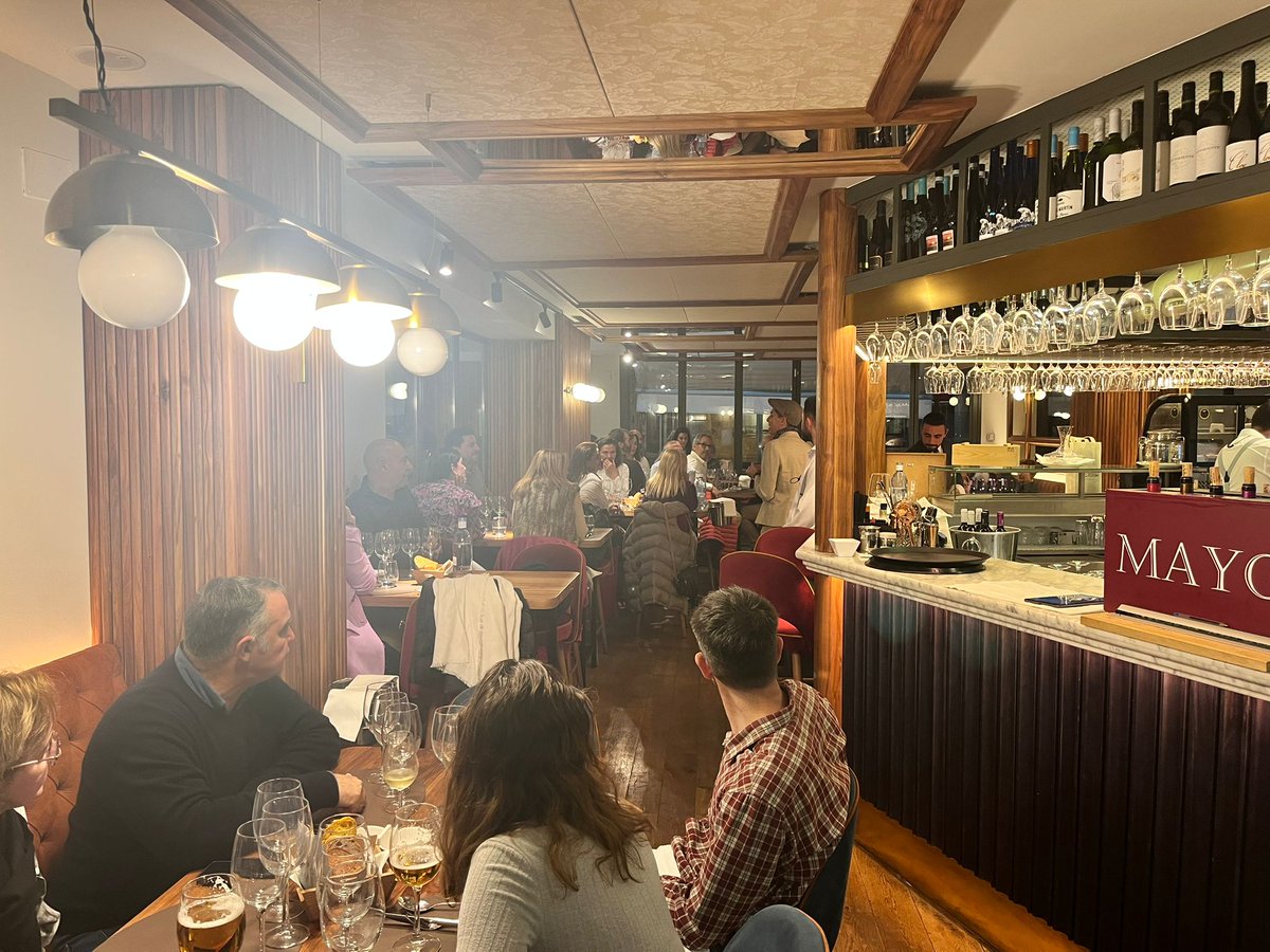 HRMANOLOMAYO's tweet photo. Éxito rotundo de la cena maridada que celebramos anoche en #MayoSevilla de la mano de Bodegas @ColoniasGaleon. Muchísimas gracias a todos los asistentes y en especial a Mª Ángeles Pérez, sumiller y directora de la bodega, por la magnífica presentación de los vinos 🍷✨ https://t.co/suAI4jKb4J