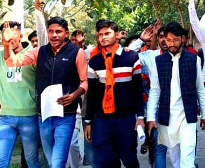 NirbhayPratap_'s tweet photo. #Shame_On_hamirpurPolice 
#Sp_महोदय_चुप्पी_तोड़ो

3 घंटे तक नाबालिक छात्र का किया मानसिक उत्पीड़न , फिर भी sp सर चुप क्यो ? #AbvpHamirpurUp @Uppolice @dgpup @rangechitrakoot @UPGovt @UPPolNRI @dmhamirpurup @CMOfficeUP @myogiadityanath
@abvphamirpur_ https://t.co/6jJaDqpltE