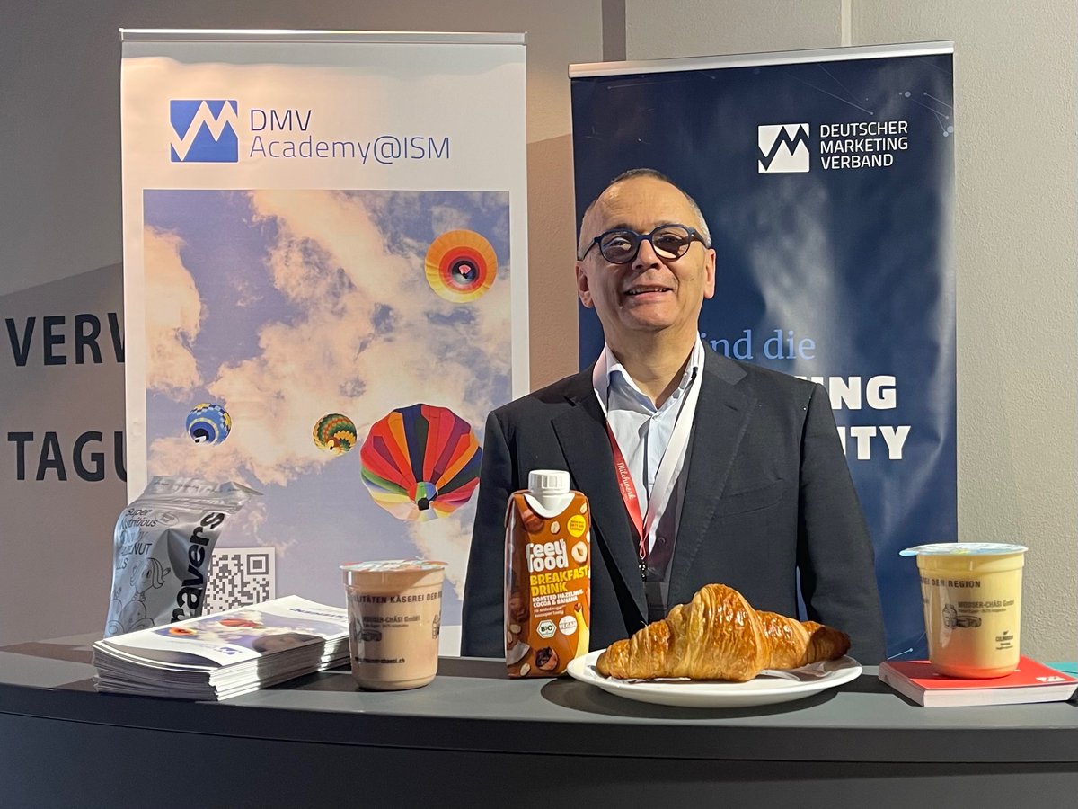 DrKPIcom's tweet photo. Beim #FSS232 #FoodStartUpSummit23 beim @Milchwerk in Radolfzell am #Bodensee
mit dem @MCLagoeV @dmv_tweets  am Stand … neben den interessanten Gesprächen auch tolles Essen mmmm… #DrKPIpagetracker https://t.co/pgcd0qXwbt