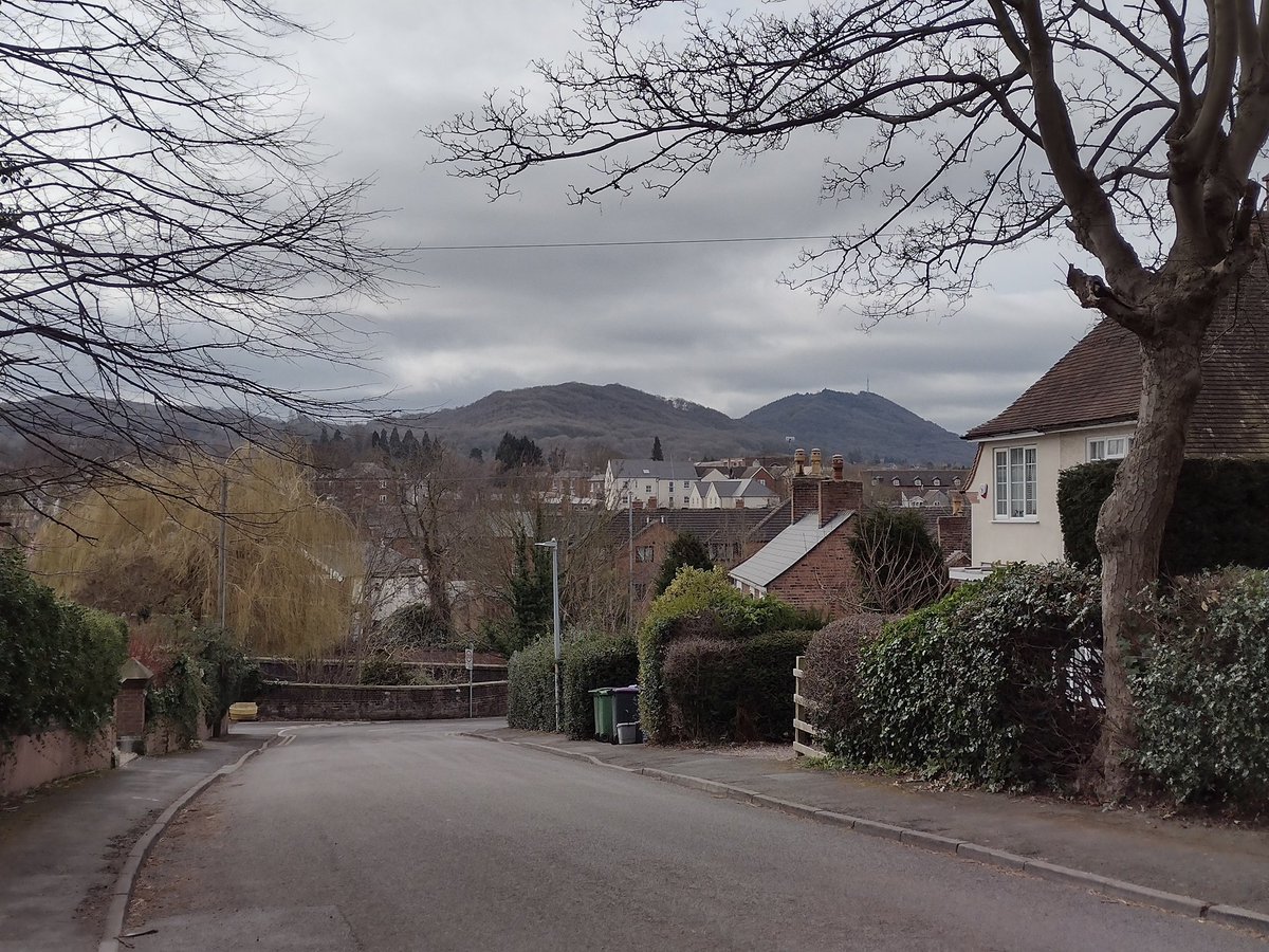 wellingtonla21's tweet photo. The #Wrekin and the #Ercall are two of the most recognisable landmarks in our county, and here they are pictured from one of its oldest towns.
Happy #ShropshireDay, friends and followers, from the top of Constitution Hill, #Wellington!
#Shropshire π https://t.co/HRiCpTXzMw