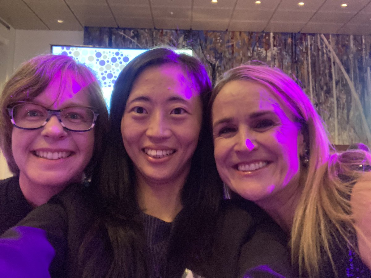 DrJiawenLi's tweet image. Guess who I met tonight 😊#superstarsofSTEM @ScienceAU