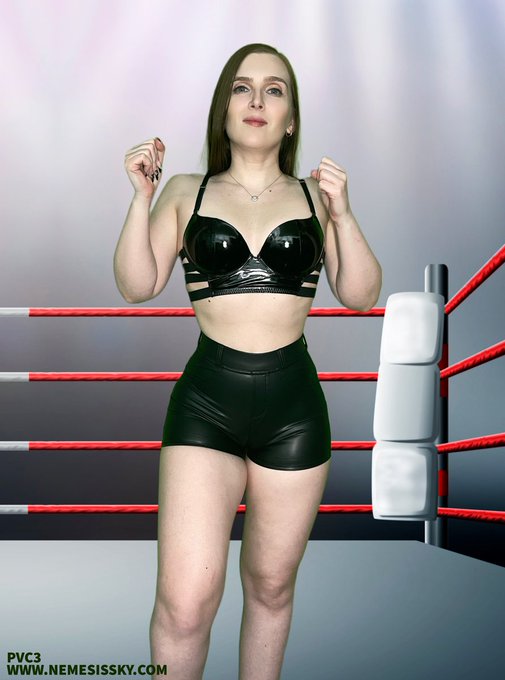 Hands up! Should I be a fighter, or a ring girl? 🥊😊 https://t.co/GW1ICfq4vY
