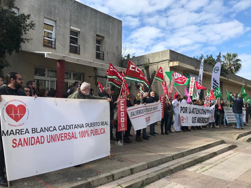ccoocadiz's tweet photo. 🚨 El PP está preparando la privatización de la Atención Primaria andaluza. 📢 ¡La atención primaria es prioritaria!
🏥 Seguimos saliendo a la calle en todas las provincias para defenderla.
📍Hoy en nuestra provincia, en #PtoReal CS Ribera del Muelle
💚 #SalvemosAtenciónPrimaria https://t.co/t8HgsEWp0G