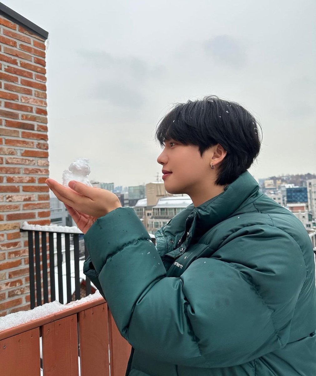 BringLYMBack's tweet photo. [230126] #WIUSTAGRAM @/y0ung_wiu 

Eng: ❄🌨 Be careful not to catch a cold!! https://t.co/iISpXslOzC