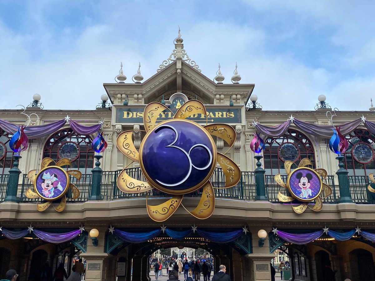 lgs_modlangs's tweet photo. So excited! I sense a lot of Minnie Mouse ears in our futures! 🐭 https://t.co/kUFb6n7LAH