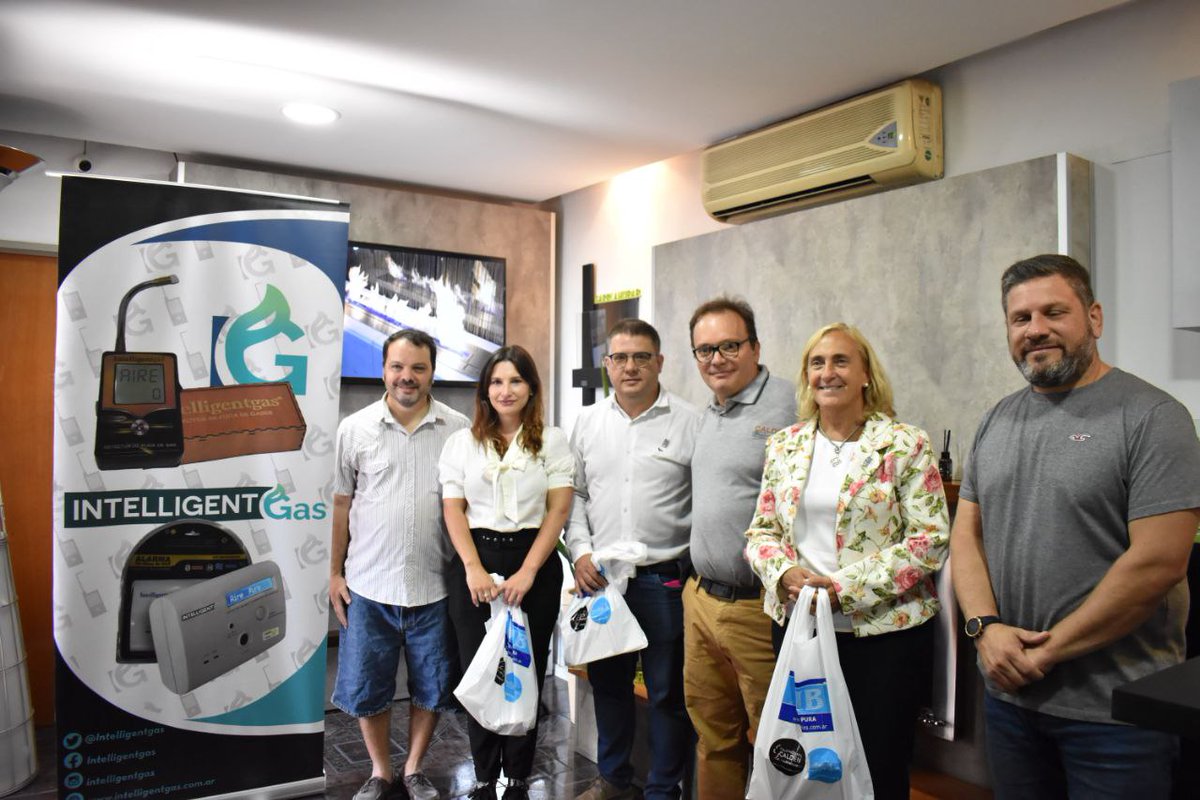 Emiliano26978's tweet photo. Ayer nos visito a la Planta Industrial @Intelligentgas la Presidenta @sandra_mayol y Vice @jesgranate  del @INTIargentina acompañados por @JimenaBondaruk y @achillidiego para seguir articulando la tecnologia y desarrollo de proyectos de productos de medición.
#produccion #UI3F https://t.co/3cqa8WH4N6