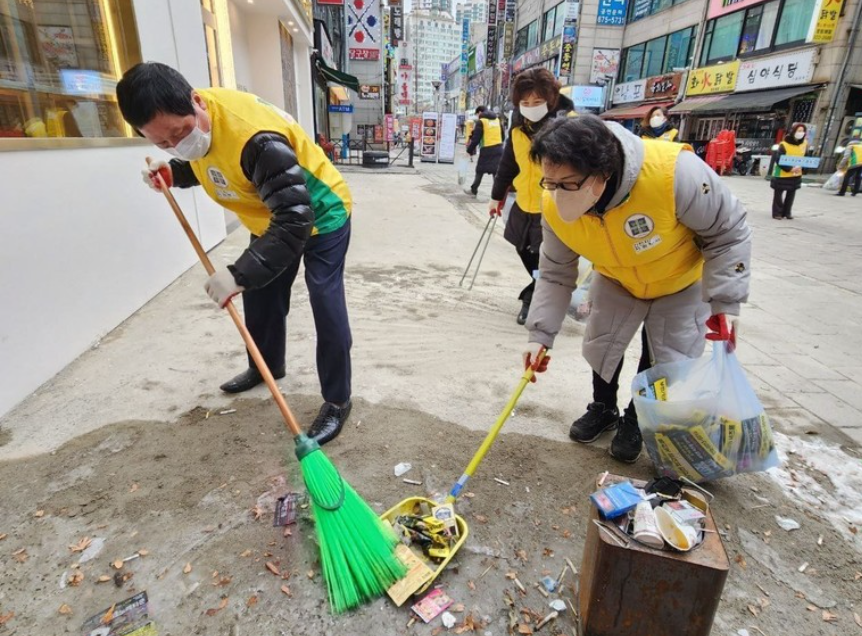 🆕신천지교회 근황
🚮지역사회 환경정화 함께해요
blog.naver.com/waborasnzion/2…

#론볼 #신천지 #자원봉사단 #충주 #노담 #환경정화