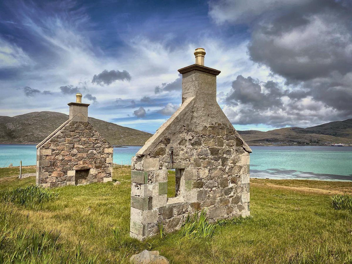 Abair sealladh!
What a view!

There are dozens of tours available around the Outer Hebrides that explore places like this, check out the Guided Tours area on our website for more information.

📸: @visitscotlandtours
#visitouterhebrides  #hebrideanway #SeachdainNaGàidhlig