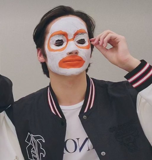 translatingTXT's tweet photo. before &amp; after 🎨🖌️

@TXT_members @TXT_bighit https://t.co/3aMrqmWtdx