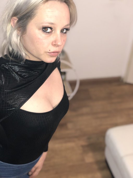 Later more &hearts;️😏 https://t.co/2PWqqFQUdZ