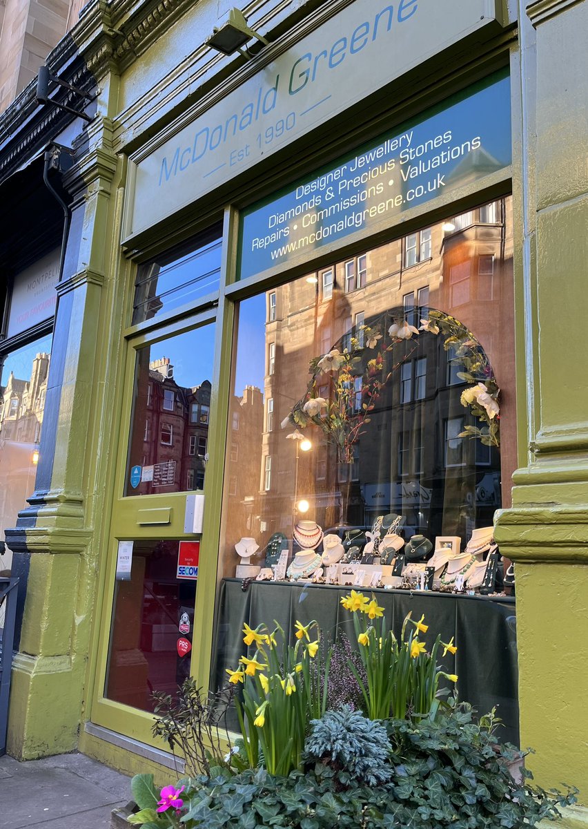McDonaldGreene's tweet photo. Glorious morning in #Bruntsfield crisp and clear but #spring is in the air. Come and see us, do a bit of treating yourself, #jewellery #gifts and then a wee bit lunch or coffee and cake 😋 plenty to choose from in #Bruntsfield 💍 🎁 🥘 ☕️ 🍰 https://t.co/biKLtnC6zY