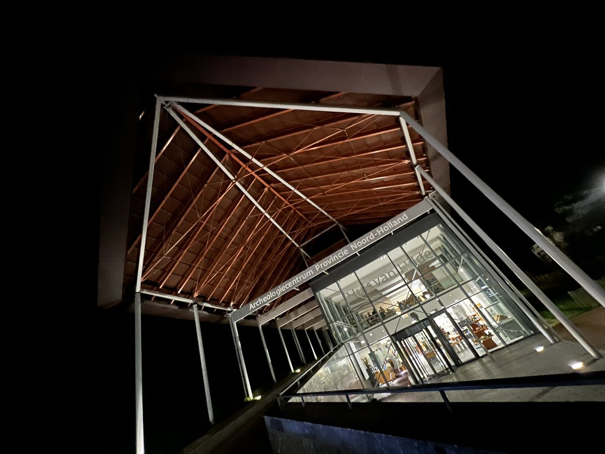 Het was een inspirerend D-Café over jeugdbeleid en armoedebeleid op gemeentelijk, nationaal en Europees niveau met <a href="/samiraraf/">Samira Rafaela</a>. Inspirerende presentatie van <a href="/WijZijnBROER/">BROER!</a> die jongeren het zelfvertrouwen (terug)geven om weer aan hun toekomst te werken. Jeugdhulpsysteem kan beter!