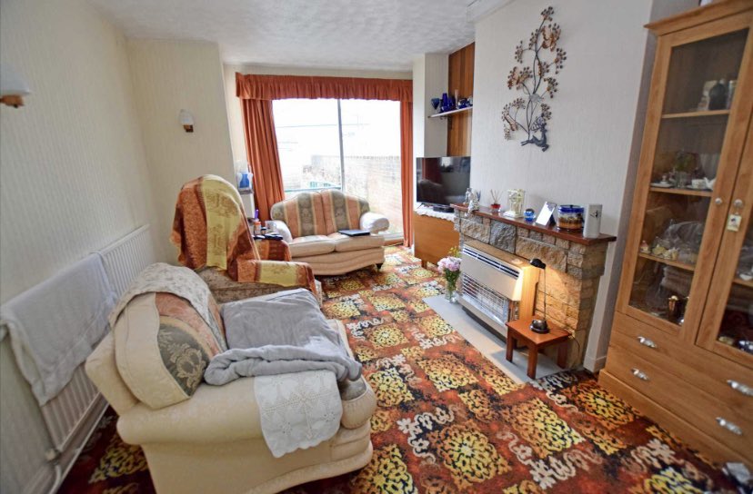 Michael_JonesCo's tweet image. For Sale on Mervyn Road, Whitchurch, Cardiff is this end-terrace house offering family-size accommodation that requires some updating but has the benefit of a generous corner plot. onthemarket.com/details/128921… #ForSale #CornerPlot #House #Home #Property #Whitchurch #CF14 #EndTerrace