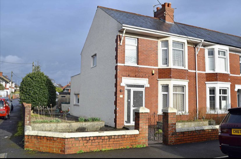 Michael_JonesCo's tweet image. For Sale on Mervyn Road, Whitchurch, Cardiff is this end-terrace house offering family-size accommodation that requires some updating but has the benefit of a generous corner plot. onthemarket.com/details/128921… #ForSale #CornerPlot #House #Home #Property #Whitchurch #CF14 #EndTerrace