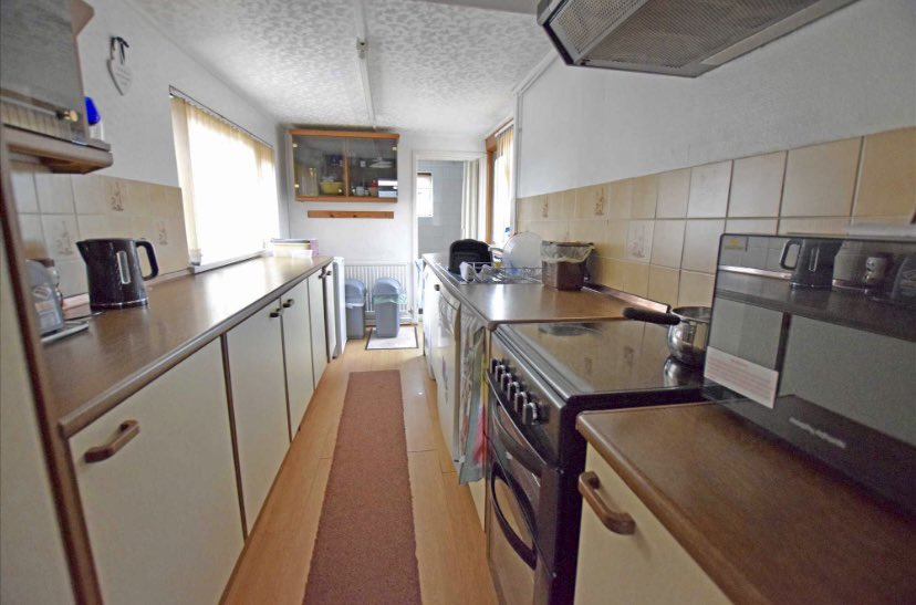 Michael_JonesCo's tweet image. For Sale on Mervyn Road, Whitchurch, Cardiff is this end-terrace house offering family-size accommodation that requires some updating but has the benefit of a generous corner plot. onthemarket.com/details/128921… #ForSale #CornerPlot #House #Home #Property #Whitchurch #CF14 #EndTerrace